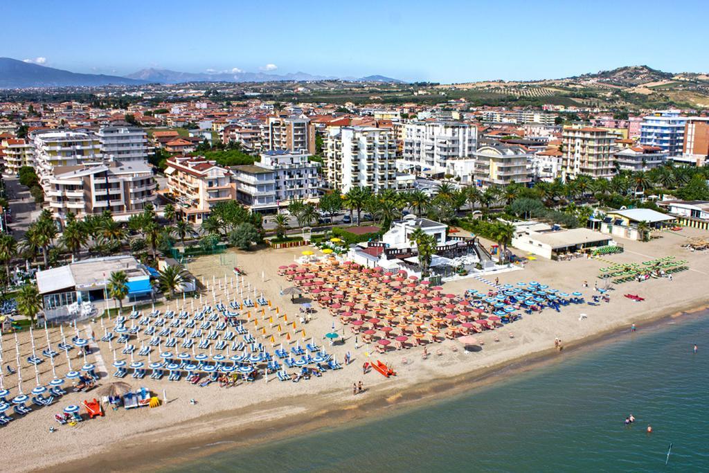 Hotel Tassoni Maison Alba Adriatica Ngoại thất bức ảnh