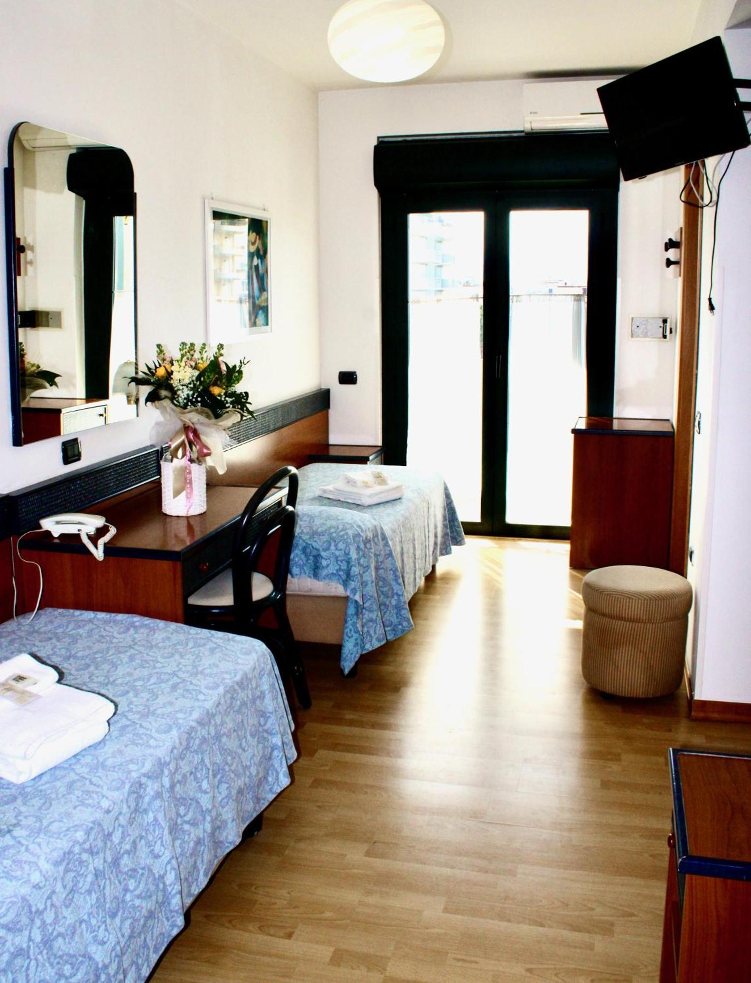 Hotel Tassoni Maison Alba Adriatica Ngoại thất bức ảnh