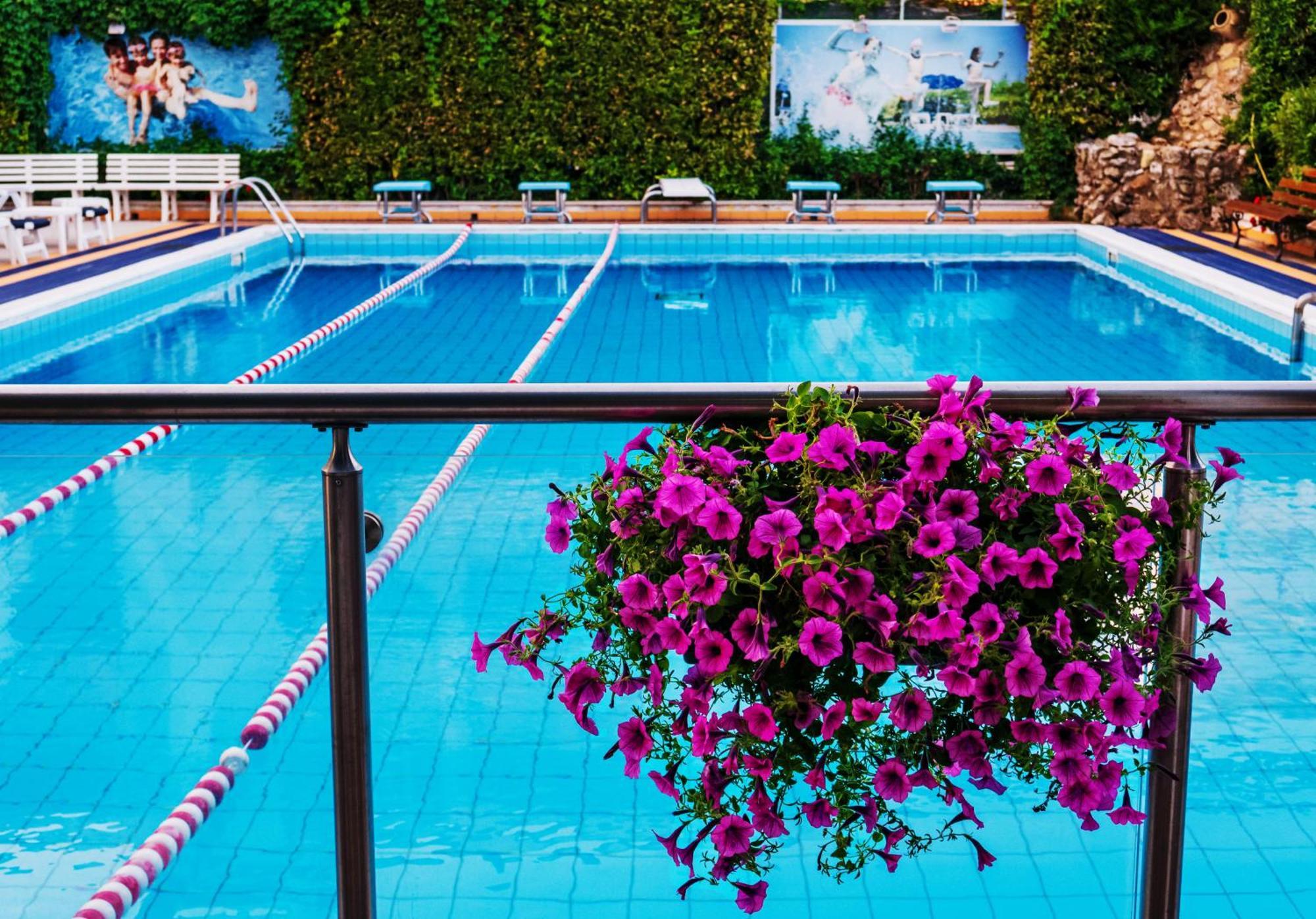 Hotel Tassoni Maison Alba Adriatica Ngoại thất bức ảnh